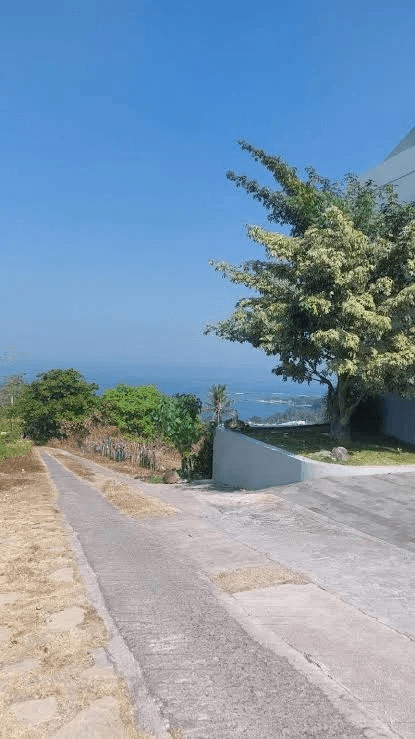 Villa Jineng access road and ocean view